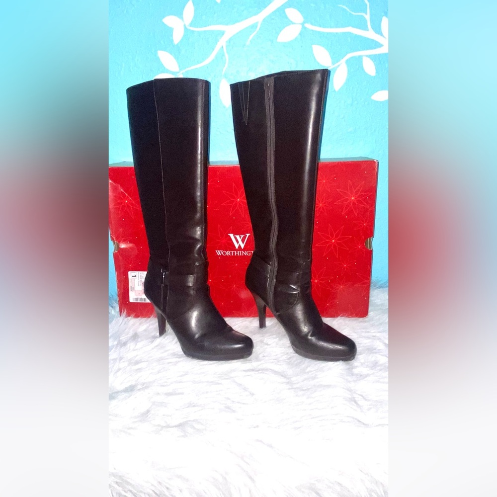 Like new Worthington size 7.5 knee high leather boots in original box